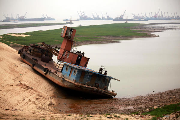 Freshwater lake sees low water level