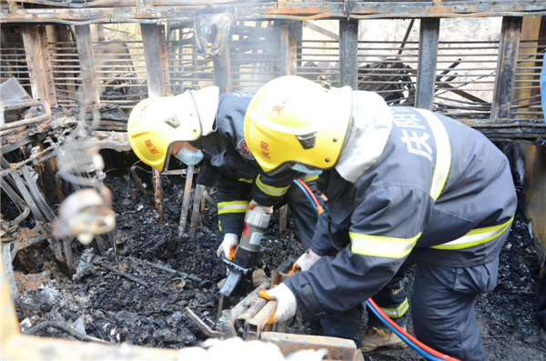 Death toll rises to 14 in NW China bus crash