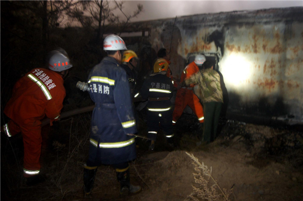 Death toll rises to 14 in NW China bus crash