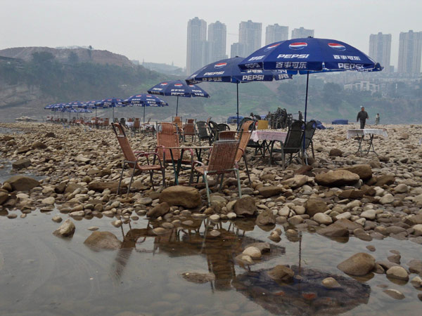 Dry river turned into leisure site in SW China