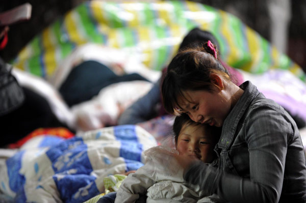 Residents given shelter in quake-hit region