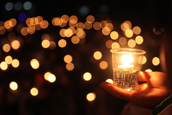 Candlelight prayers for quake victims