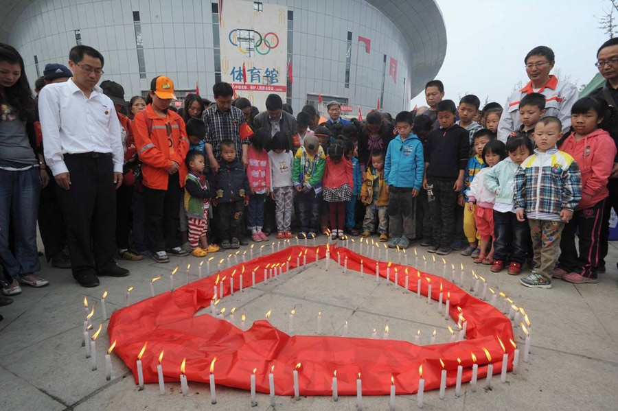 Mourning for the Lushan quake victims in SW China