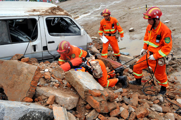 Joint quake rescue drill in East China