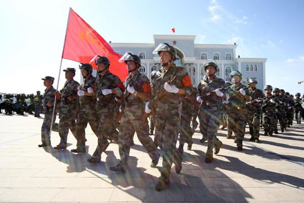 Anti-terror drill staged in Xinjiang