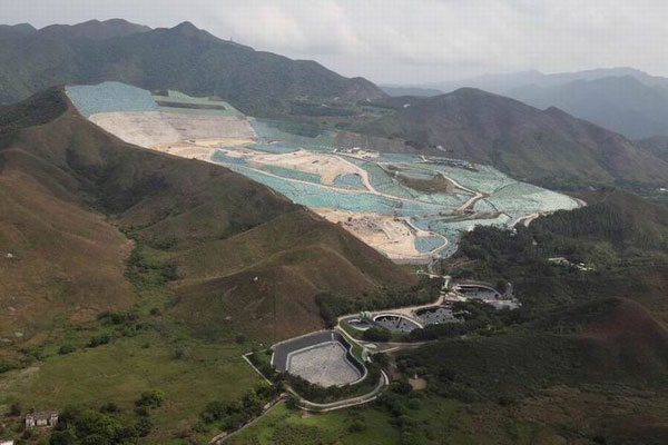 Foul air rises over landfill expansion