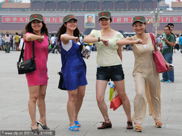 Tian'anmen posing