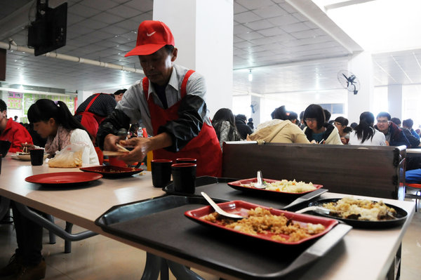 Cleaning up canteen leftovers to save waste