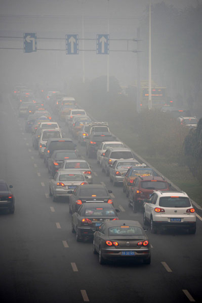 Smog closes schools, highways in NE China