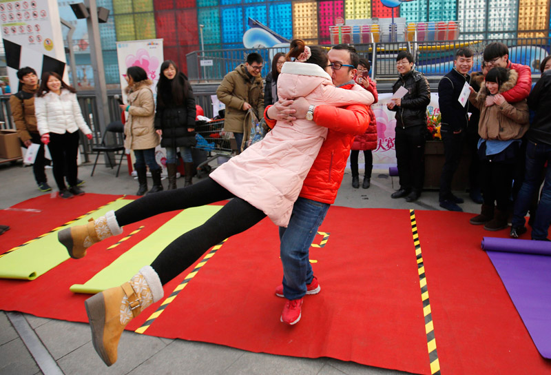 Kissing contest celebrates Valentine's Day in Beijing