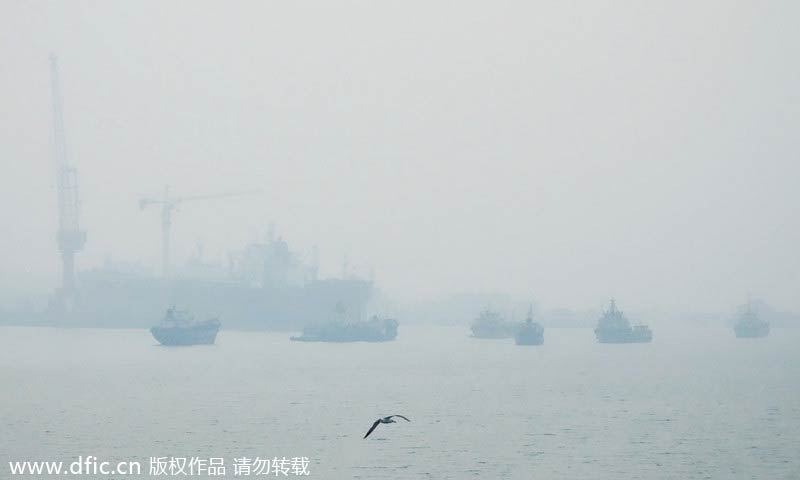 Dalian issues orange alert for smog