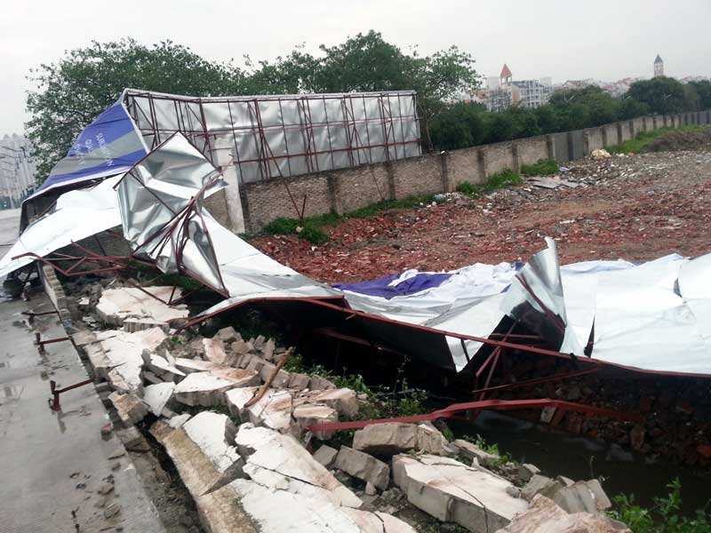 Rainstorm pounds S China