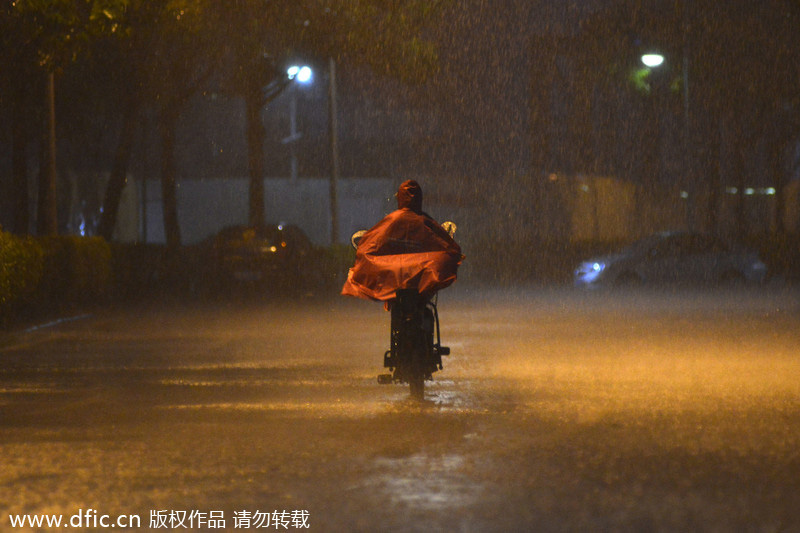 Rainstorm pounds S China