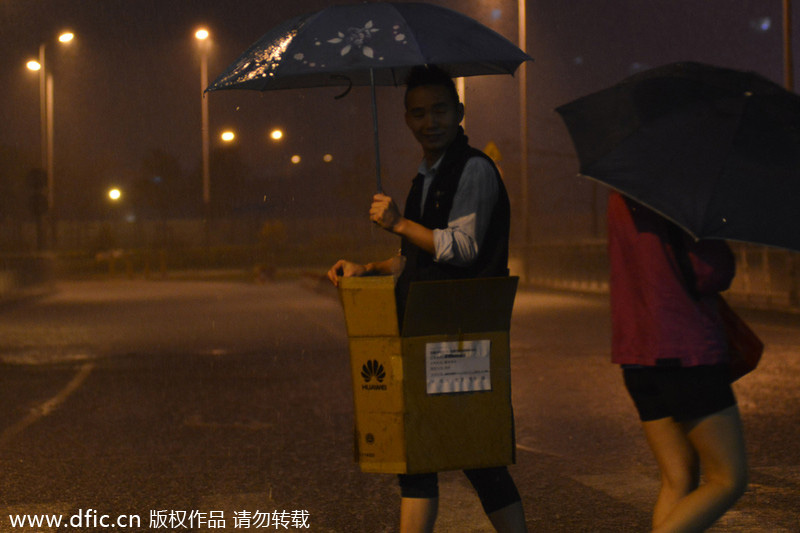 Rainstorm pounds S China