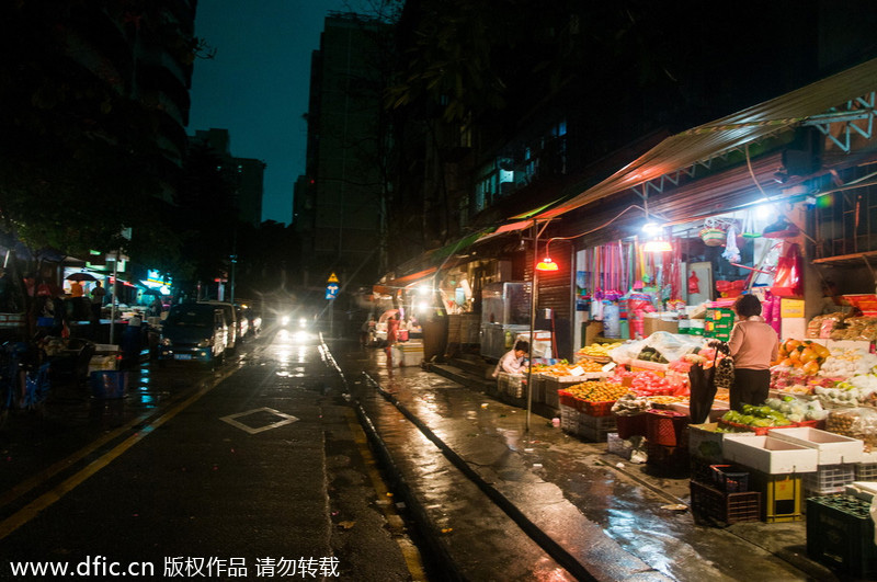 Rainstorm pounds S China