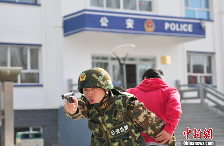 Xinjiang police boost anti-terror tactics