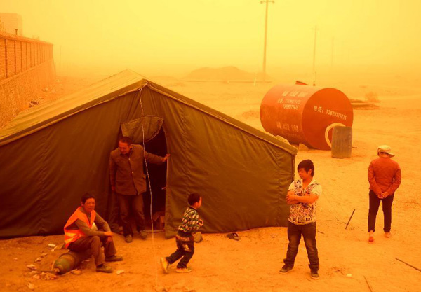 Sandstorm hits Northwest China