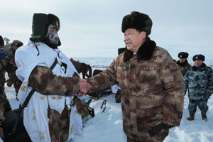 Xi visits border soldiers at Xinjiang base