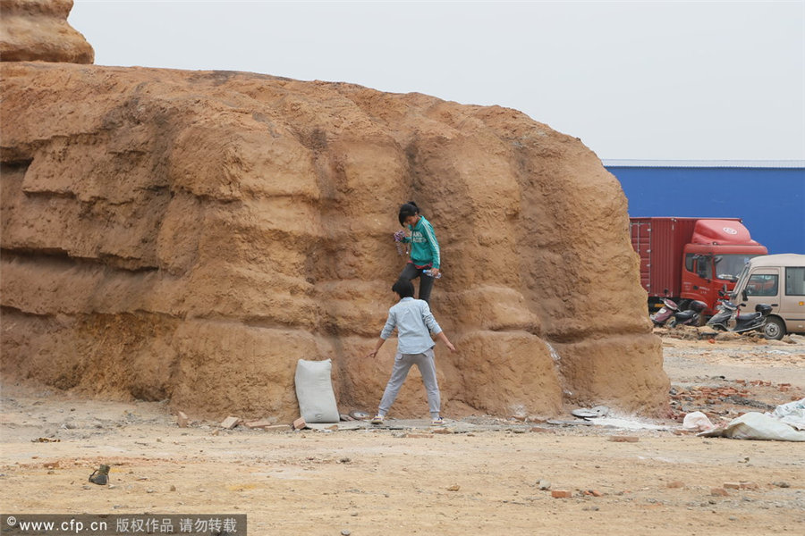 'Egyptian sphinx' built for film shoot in North China