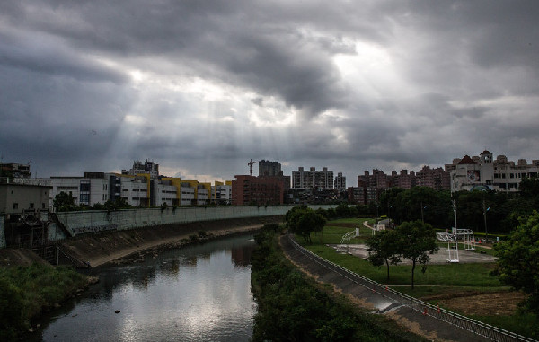 Typhoon Nakri arrives in E China