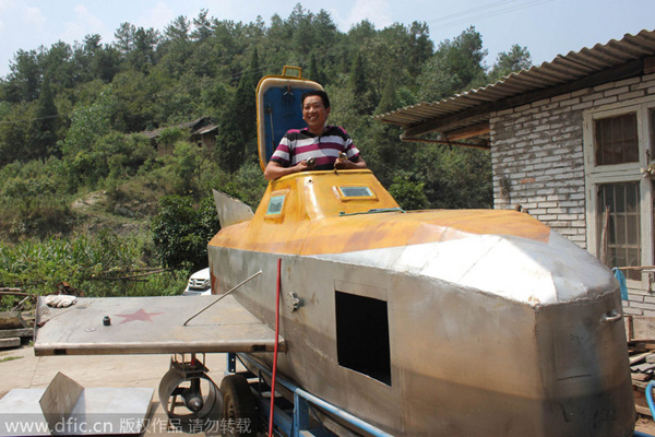 Farmer makes his own submarine in Hubei