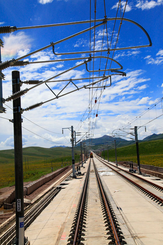 Silk Road railway in Northwest China nears completion