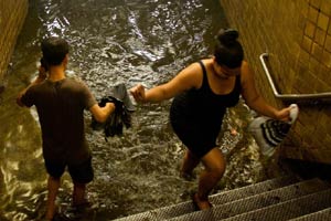 Three Gorges Dam discharges flood water