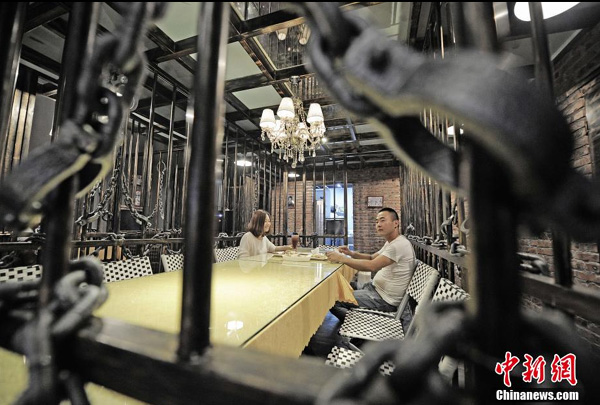 First prison themed restaurant opens in Tianjin