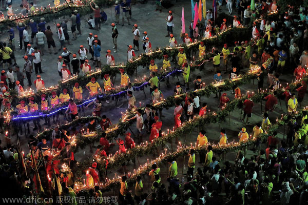 Dancing dragon fires up Mid-Autumn Festival celebrations