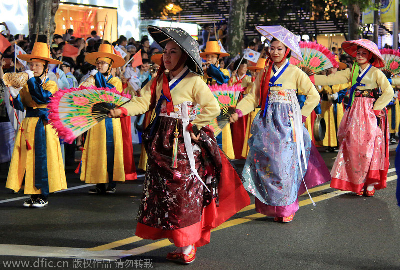 Shanghai Tourism Festival opens with razzle-dazzle