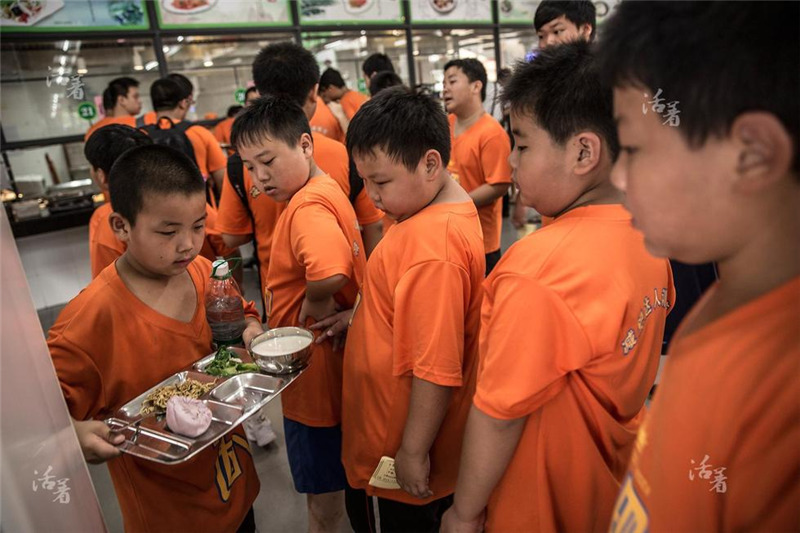 Teens slim down at a Chinese weight camp