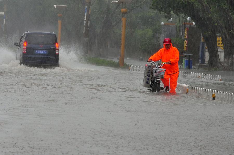 Typhoon Kalmaegi lands in South China's Hainan province