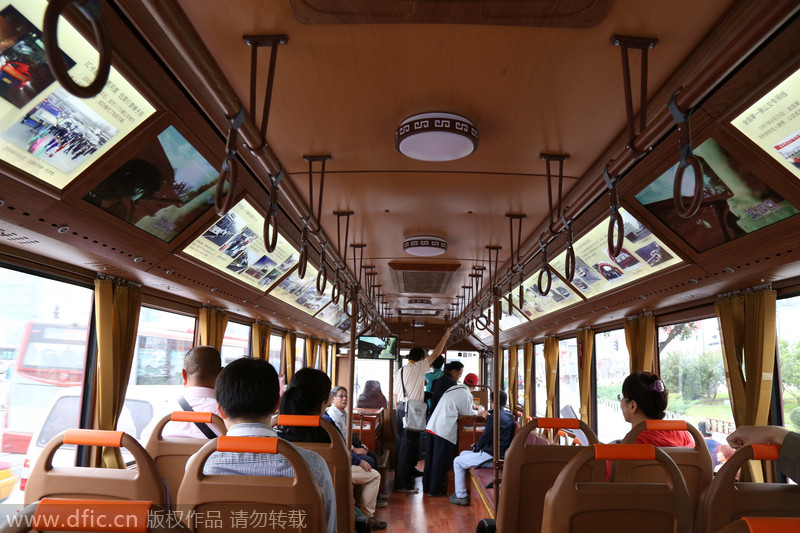 Beijing welcomes its vintage tour bus