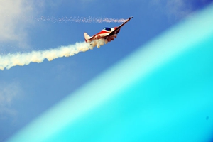 J-10 fighters show aerobatic stunts in clear sky in N China