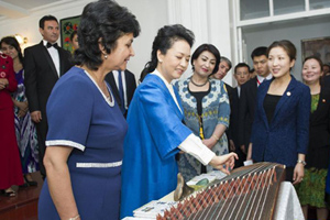 Wives work to boost cultural exchanges among economies