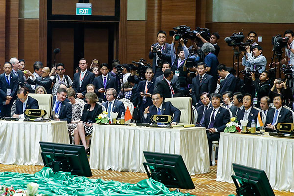 Premier Li attends the 9th East Asia Summit