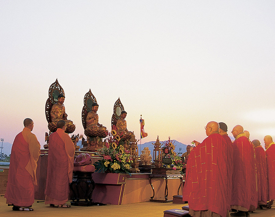 100 photographers' focus on Macao