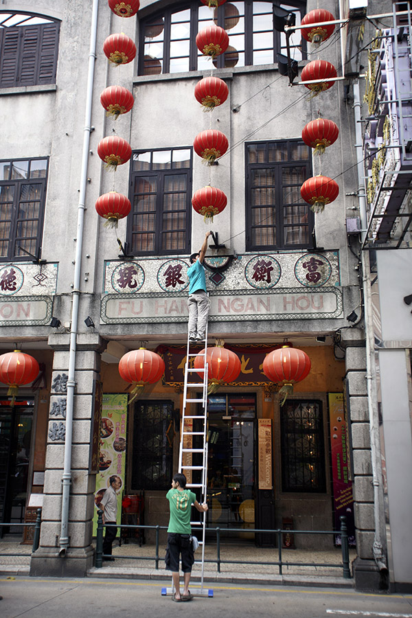 100 photographers' focus on Macao