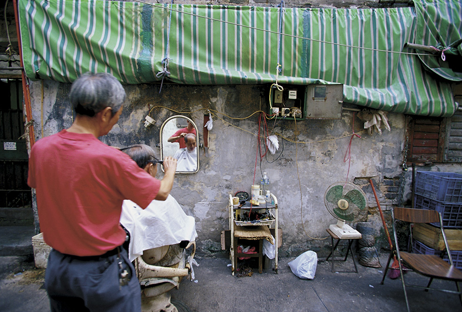 100 photographers' focus on Macao