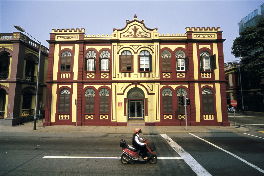 100 photographers' focus on Macao