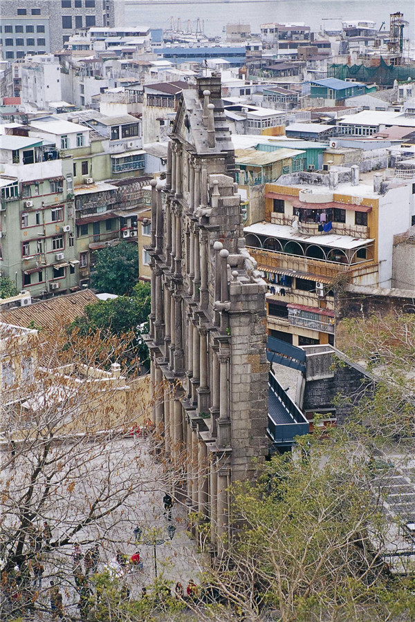 100 photographers' focus on Macao