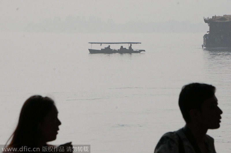 Hangzhou shrouded in heavy fog