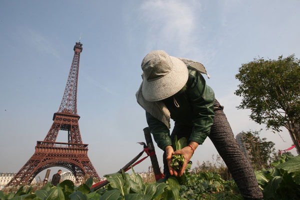 Trending: Eiffel Tower replica in Hangzhou