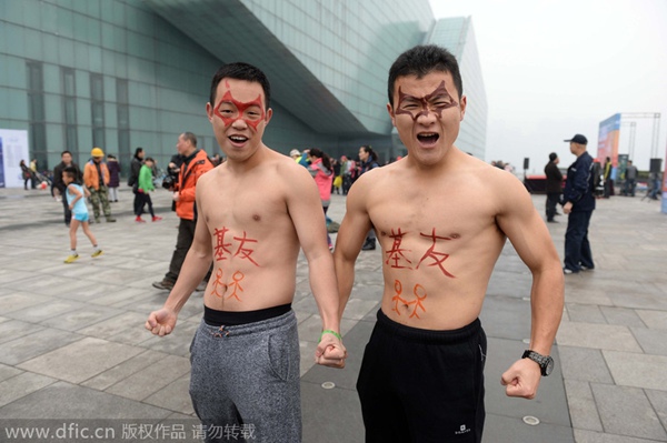 Runners welcome winter solstice in underwear