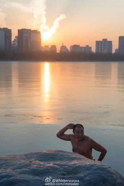 Trending: Red phoenix over Beijing