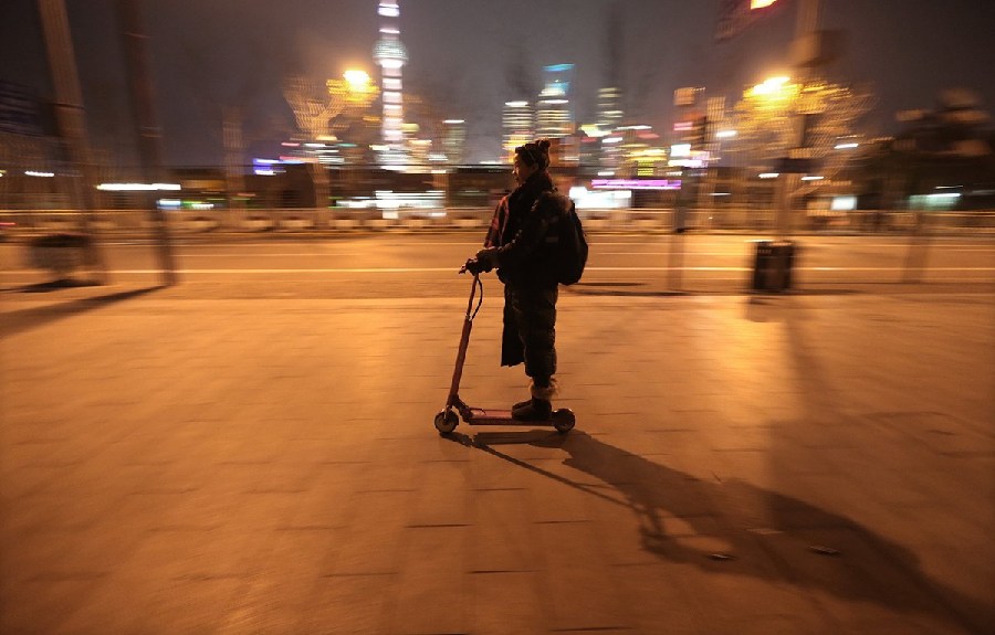 Female designated driver's life in Shanghai