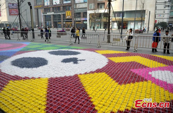 19 tons of candies make beautiful mosaic in Chengdu