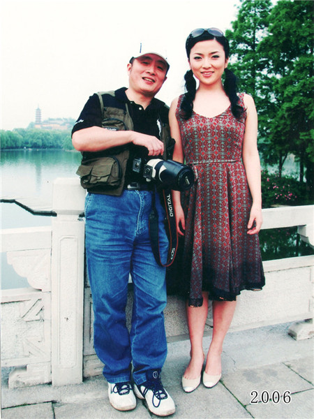 Father and daughter take same photo for 35 years