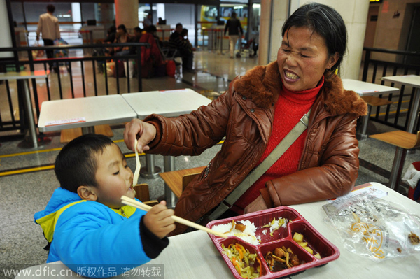 Boy travels 1400km to see his parents