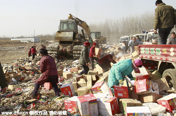 E China villagers snatch fake goods to be destroyed